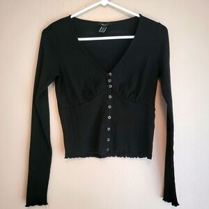 Forever21 small black long-sleeved vneck top